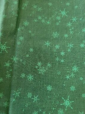 NEW Green Snowflakes Cotton Christmas Winter Fabric 1 yard
